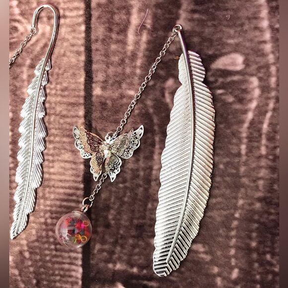 Set of 2 Feather Bookmarks with Dragonfly and Butterfly Charm - Picture 2 of 8